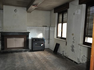 Casa Indipendente in Vendita a Sissa Trecasali, 120'000&euro;, 440 m²