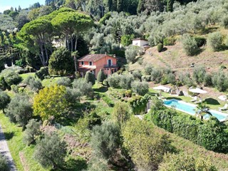 Casale in Vendita a Lucca, zona Nord, 1'200'000&euro;, 300 m²