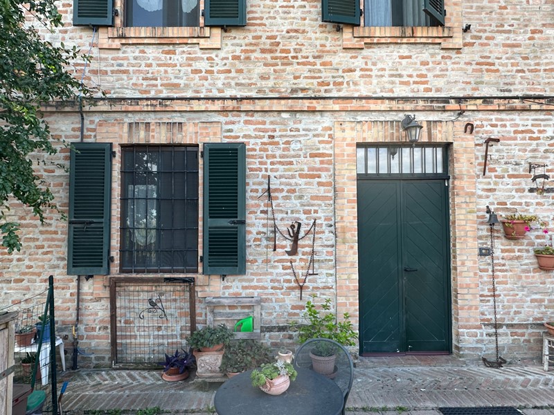 Casa Indipendente in Vendita a Besenzone, 140'000€, 165 m², con Box