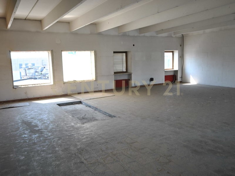 Ufficio in Vendita a San Martino Buon Albergo, 150'000€, 125 m²