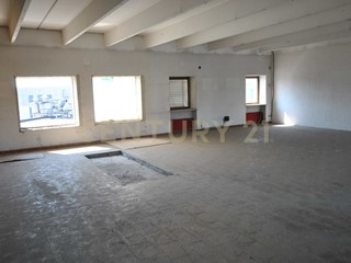 Ufficio in Vendita a San Martino Buon Albergo, 150'000€, 125 m²