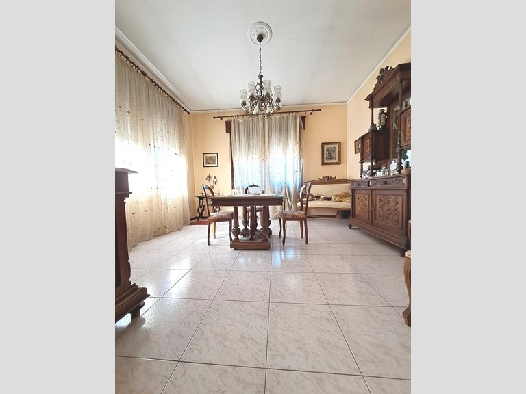 Villa in Vendita a Adria, 229'000€, 380 m², con Box