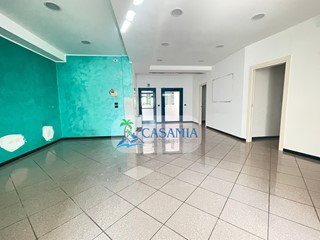 Ufficio in Affitto a San Benedetto del Tronto, 1'800€, 190 m²