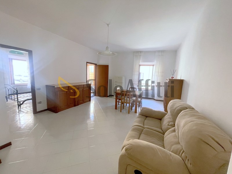 Quadrilocale in Affitto a Osimo, zona Centro Storico, 500€, 88 m², arredato