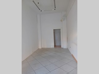 Immobile commerciale in Affitto a Orsogna, zona Centro, 400€, 25 m²