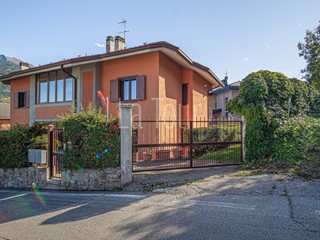 Appartamento in Vendita a Sarre, 360'000&euro;, 165 m², con Box