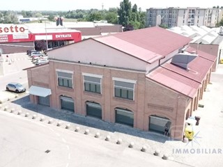 Capannone in Vendita a Suzzara, 750'000&euro;, 1743 m²