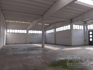 Capannone in Vendita a Mantova, 249'000&euro;, 1750 m²