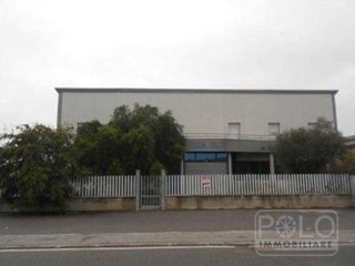 Capannone in Vendita a Ghedi, 605'000€, 1517 m²