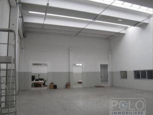 Capannone in Vendita a Zanica, 820'000€, 1113 m²