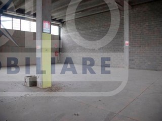 Magazzino in Vendita a Romano di Lombardia, 485'000€, 600 m²
