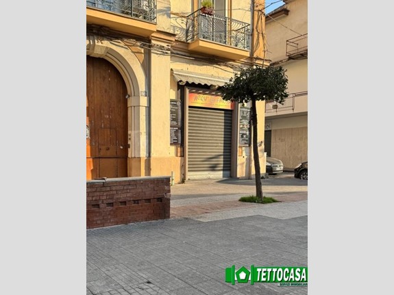 Negozio in Vendita a Marigliano, 45'000€, 100 m²