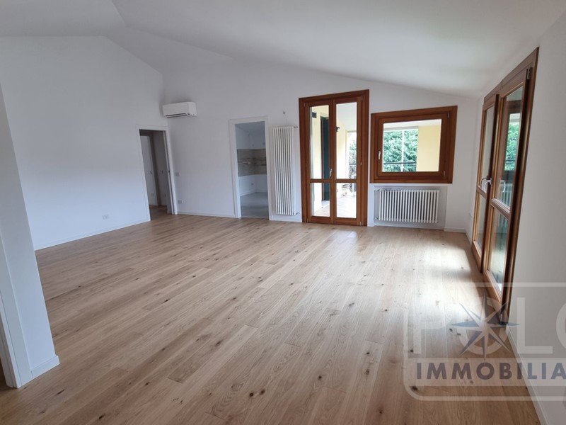 Appartamento in Vendita a Verona, 413'250€, 145 m²