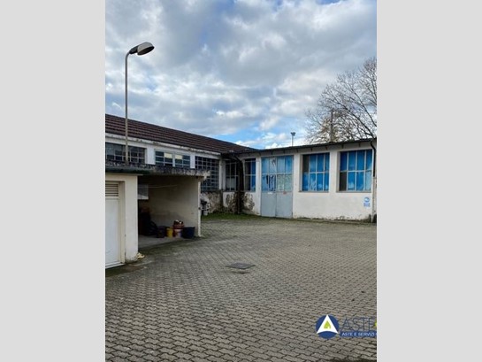 Capannone in Vendita a Ponsacco, 113'906€, 2854 m²