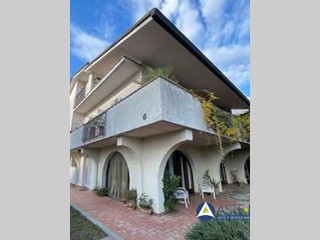 Villa in Vendita a San Miniato, 244'125€, 367 m²