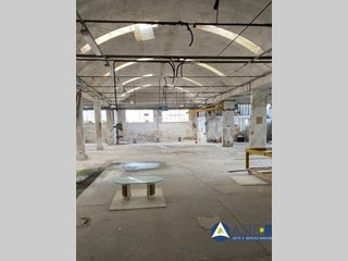 Capannone in Vendita a Ponsacco, 113'000€, 1340 m²