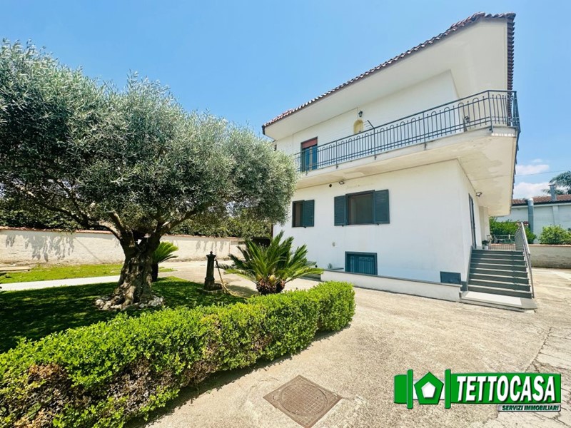 Villa in Vendita a Marigliano, 480'000€, 322 m²