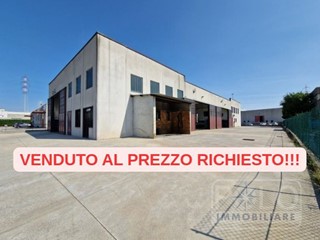 Capannone in Vendita a Bussolengo, 1'000'000€, 3002 m²