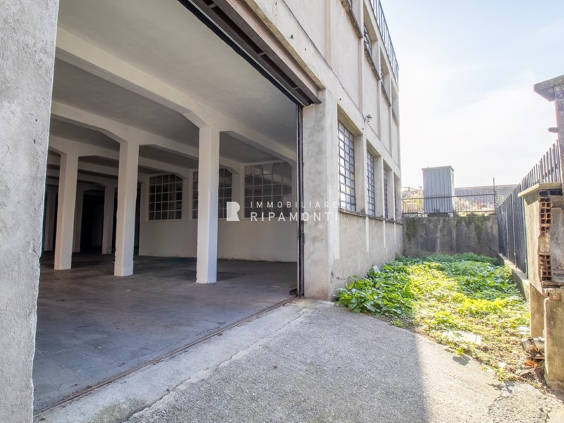 Capannone in Vendita a Lecco, 180'000€, 550 m²