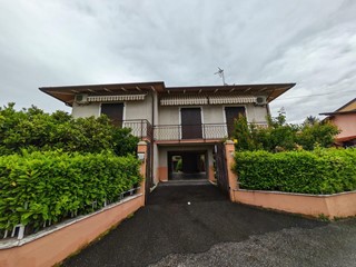 Casa Indipendente in Vendita a Carrara, zona Nazzano, 350'000€, 180 m²