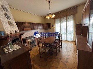 Appartamento in Vendita a Massa, 280'000&euro;, 140 m², con Box