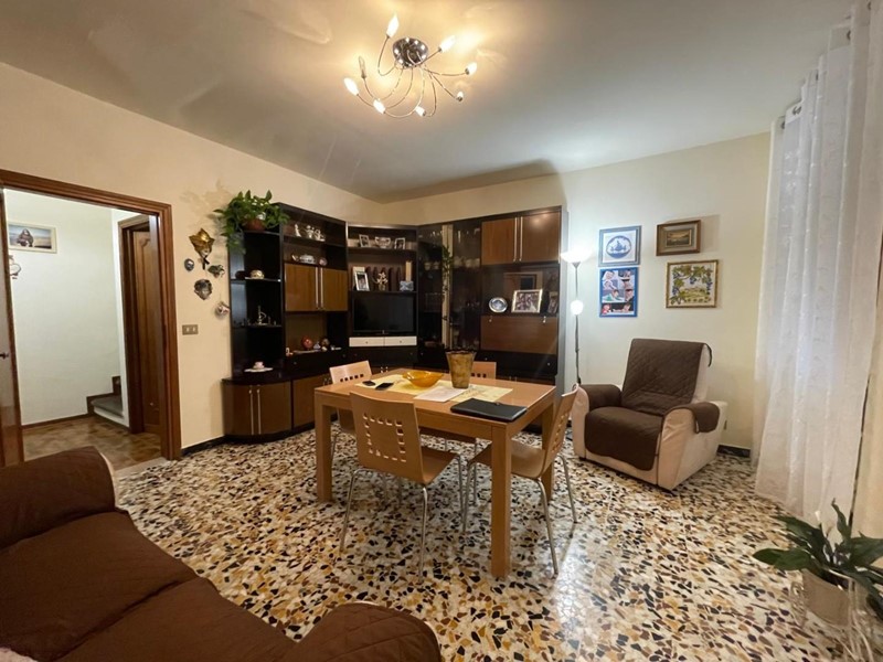 Casa Indipendente in Vendita a Lucca, zona Meati, 158'000&euro;, 140 m², arredato, con Box