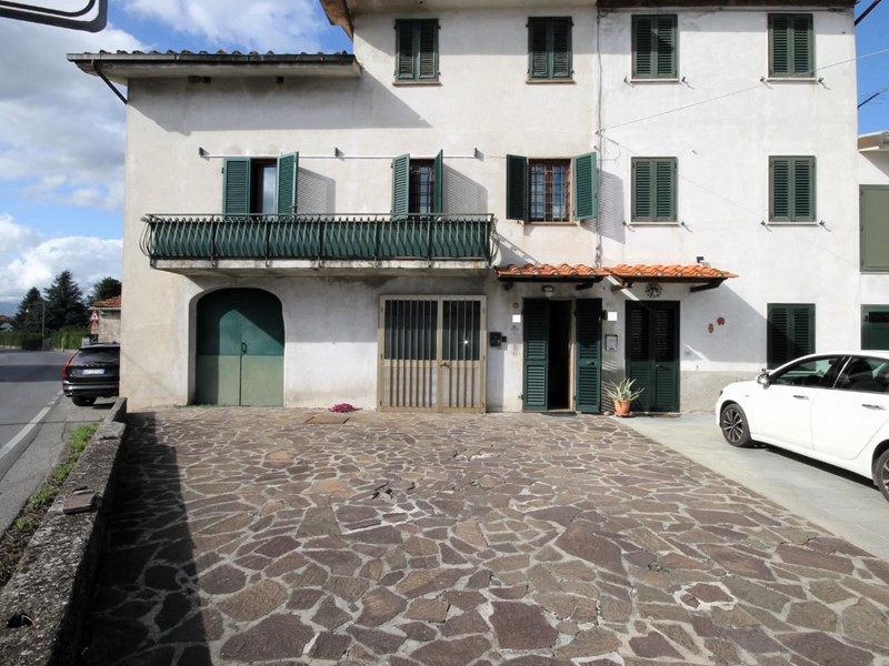 Casa Indipendente in Vendita a Capannori, zona Marlia, 240'000€, 185 m²