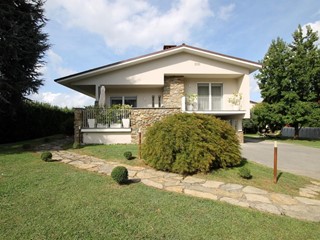 Villa in Vendita a Capannori, zona Marlia, 790'000€, 210 m²