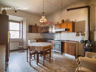 Casa Indipendente in Vendita a Roccastrada, 130'000€, 237 m²