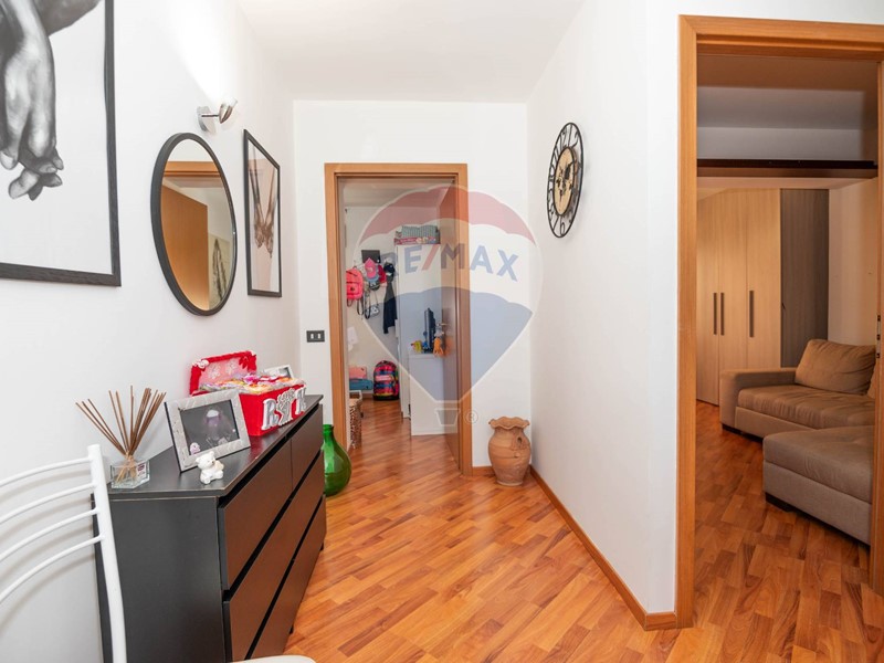 Ufficio in Vendita a Caltagirone, 38'000€, 68 m²