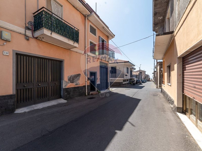 Casa Indipendente in Vendita a Belpasso, 135'000€, 216 m²