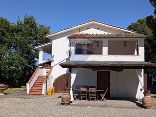 Villa in Vendita a Casciana Terme Lari, 390'000€, 200 m²