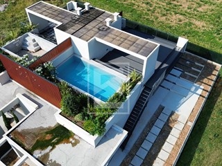 Casa Semi Indipendente in Vendita a Puegnago sul Garda, 580'000€, 200 m²