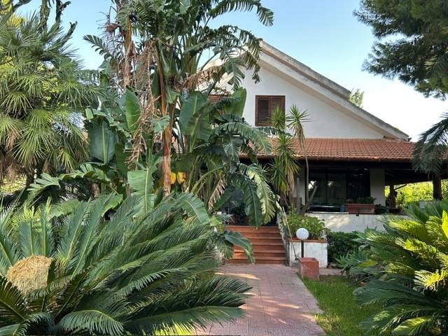 Villa in Vendita a Palermo, 1'000'000€, 300 m²