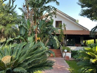 Villa in Vendita a Palermo, 1'000'000€, 300 m²
