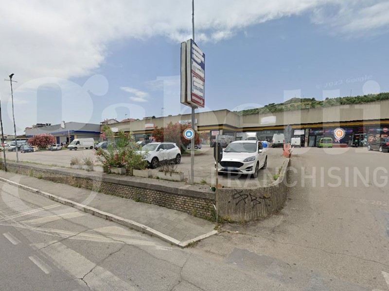Magazzino in Affitto a San Benedetto del Tronto, 1'400€, 282 m²