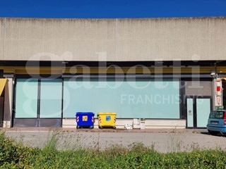 Magazzino in Affitto a San Benedetto del Tronto, 1'400€, 282 m²