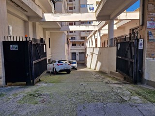 Magazzino in Affitto a Palermo, 800€, 150 m²
