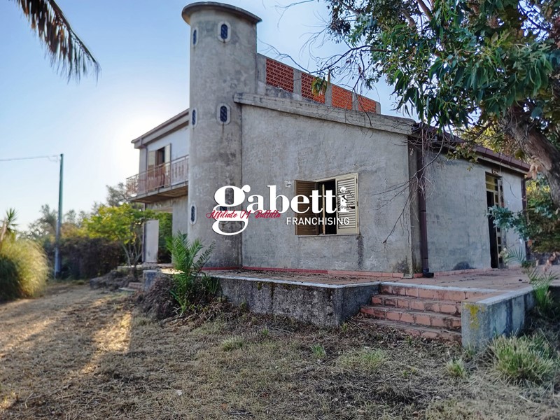 Villa in Vendita a Sant'Agata di Militello, 150'000&euro;, 270 m²