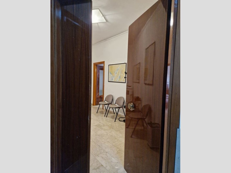 Ufficio in Vendita a Brindisi, 118'000&euro;, 150 m²