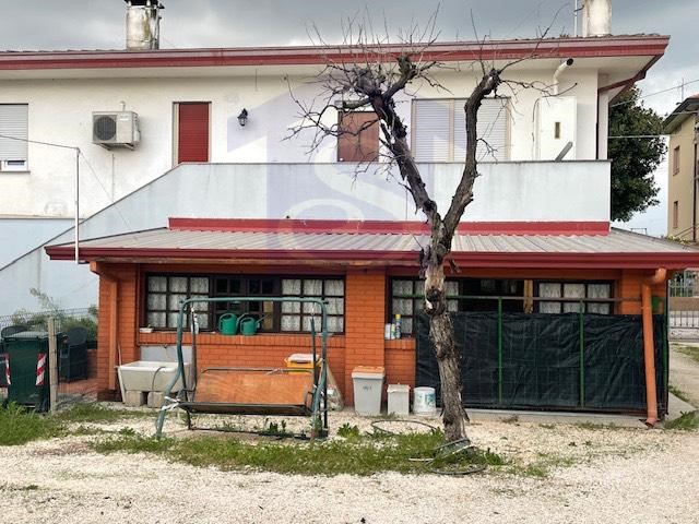 Appartamento in Vendita a Porcia, 130'000€, 120 m², con Box