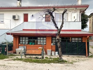 Appartamento in Vendita a Porcia, 130'000€, 120 m², con Box