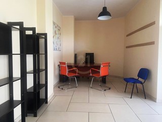 Immobile commerciale in Vendita a Aci Catena, zona Semicentro, 69'000€, 54 m²