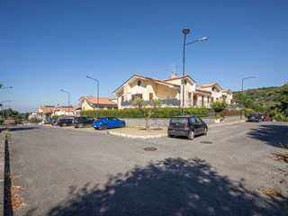 Trilocale in Vendita a Grottaferrata, 255'000€, 90 m²