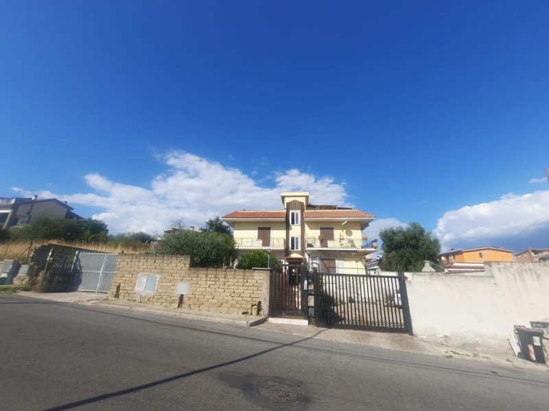 Trilocale in Vendita a Roma, zona Borghesiana, 95'000&euro;, 60 m²