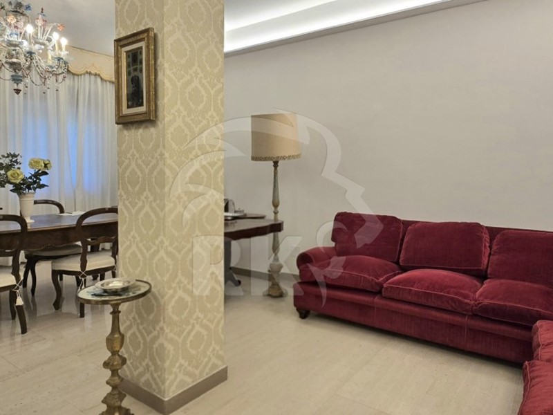 Appartamento in Affitto a Bologna, 2'200€, 182 m², con Box