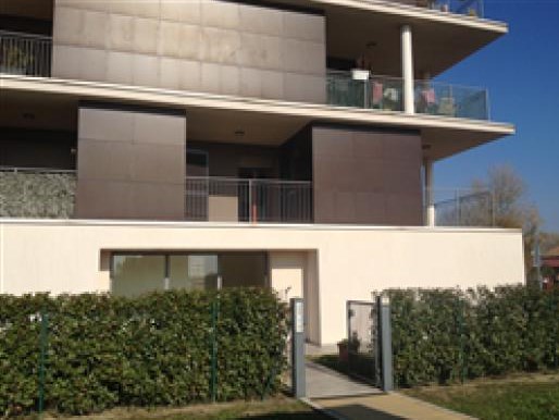 Trilocale in Vendita a Pieve di Cento, zona ex Lamborghini, 160'000€, 80 m², con Box