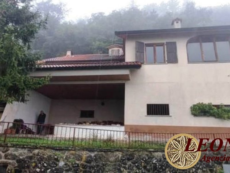 Villa in Vendita a Pontremoli, 62'135€, 173 m²