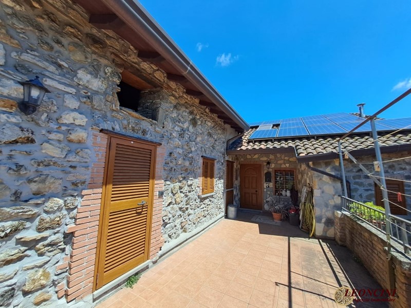 Casale in Vendita a Tresana, 100'000€, 198 m²