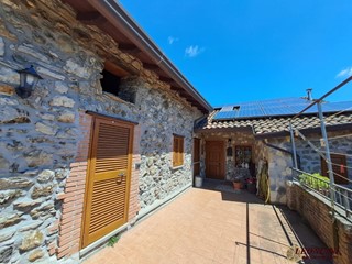 Casale in Vendita a Tresana, 100'000€, 198 m²